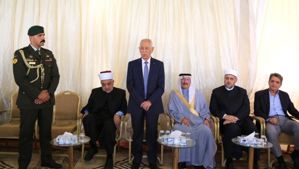 مندوبا عن الملك وولي العهد.. العيسوي بوفاة النائب الأسبق الشهوان