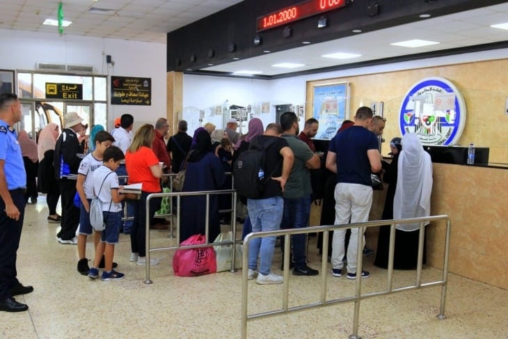 إجراءات جديدة لتخفيف الأزمة عبر معبر الكرامة
