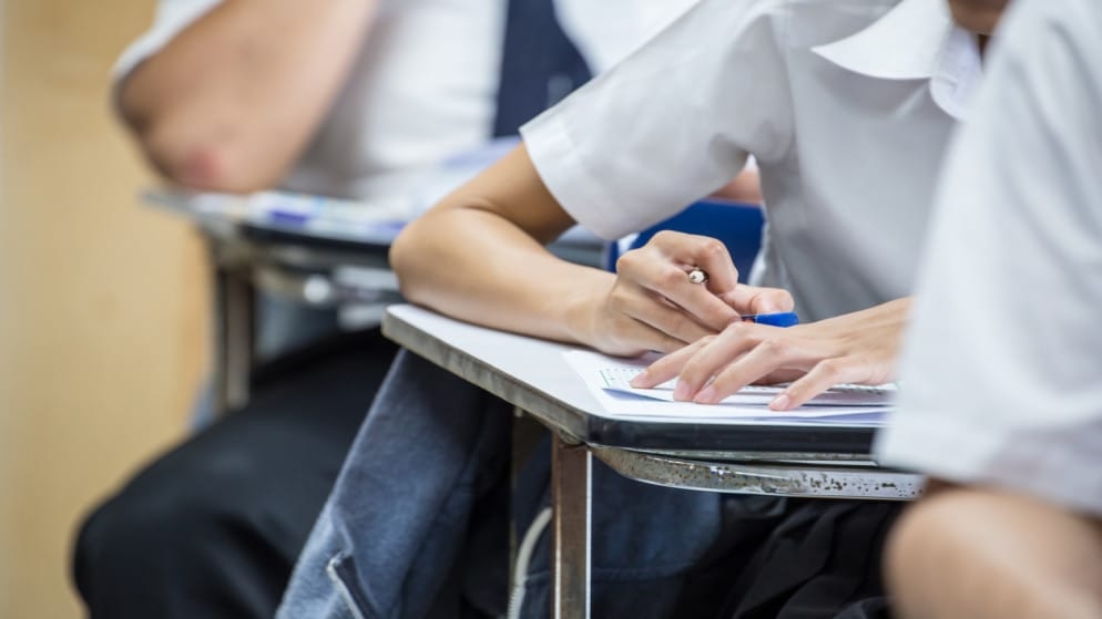 طلبة 'التوجيهي' جيل 2008 يتقدمون للاختبار بمبحث اللغة الإنجليزية