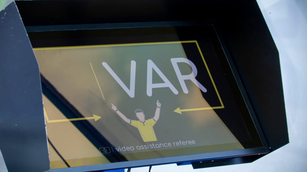 الأمير علي: الاتحاد ماضٍ في تطبيق تقنية الـ VAR الموسم الحالي