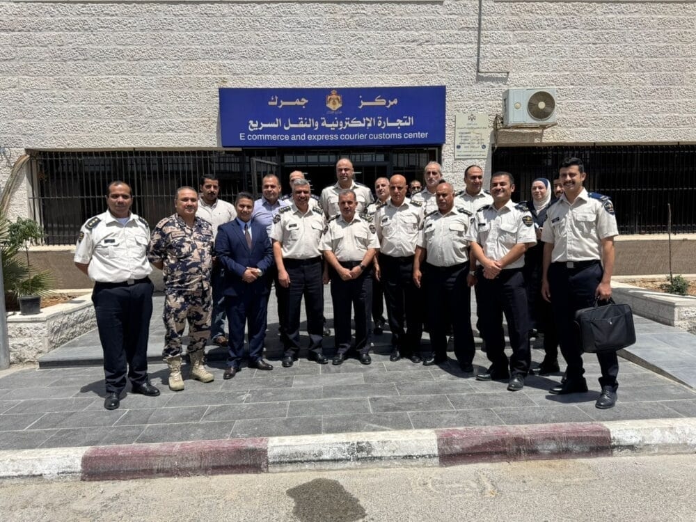 العكاليك: خطوات متسارعة وانجازات متميزة حققها مركز جمرك التجارة الإلكترونية في أقل من عام -صور