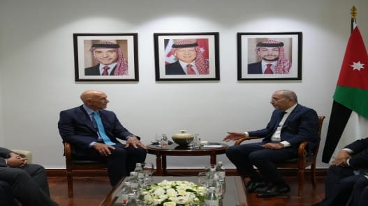 الصفدي وبراك يبحثان دعم جهود الحكومة السورية لتثبيت وقف إطلاق النار في السويداء