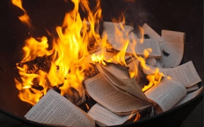 تفسير رؤية حرق الكتب في المنام