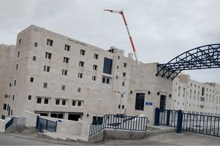 اجتماع تنسيقي لتهيئة الطرق المحيطة بمستشفى الأميرة بسمة الجديد