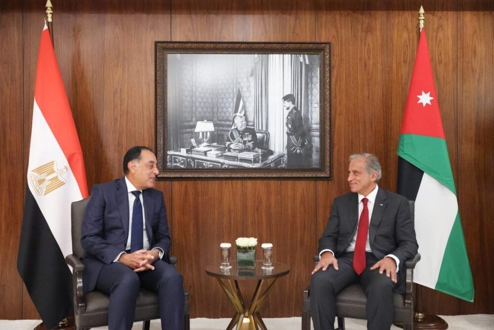 حسّان ومدبولي يؤكدان ضرورة تكثيف الجهود لإنهاء الحرب على غزة