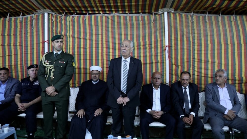 مندوبا عن الملك وولي العهد… العيسوي يعزي المدادحة والعبيسات والذنيبات -صور