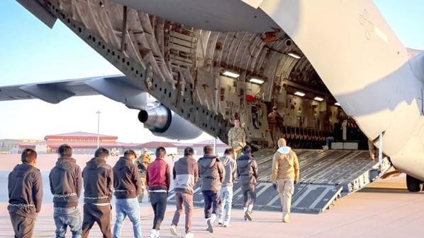 رغم توتر العلاقات.. تعاون كندي أميركي في ترحيل المهاجرين غير المرغوب بهم
