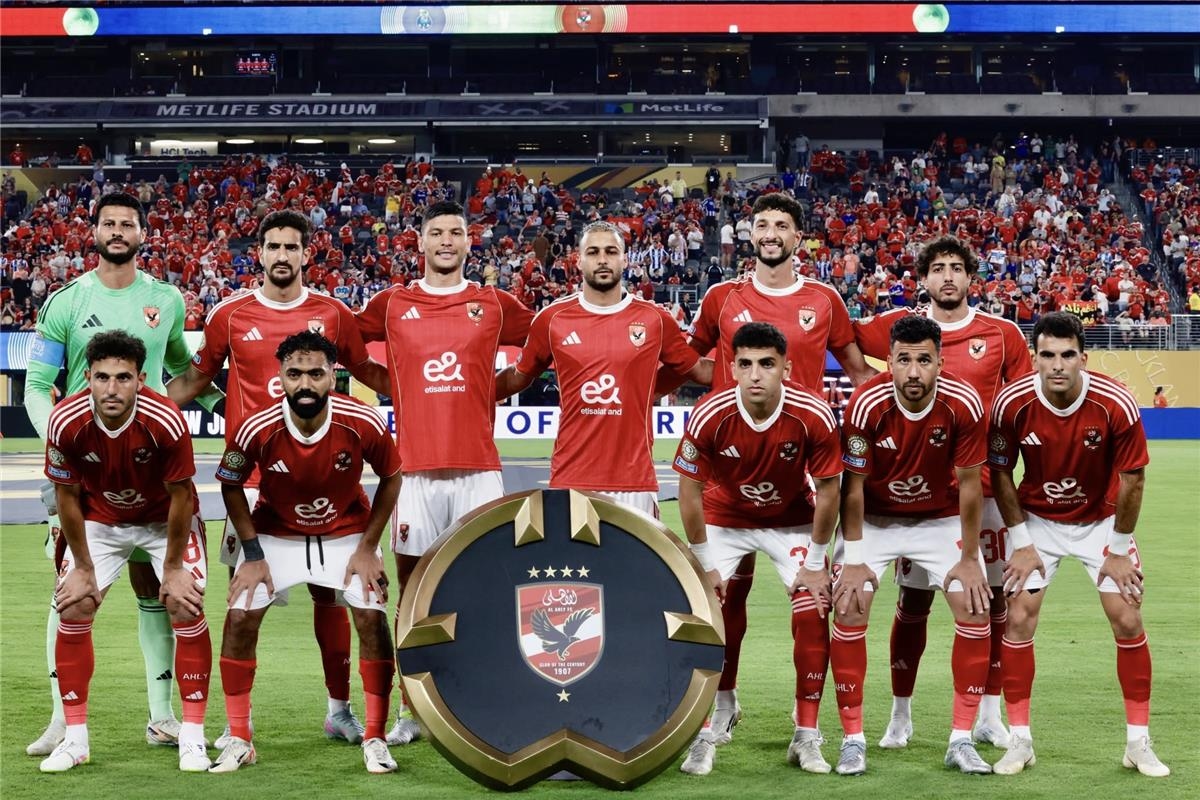 الأهلي يقرر توقيع عقوبات مالية على اللاعبين