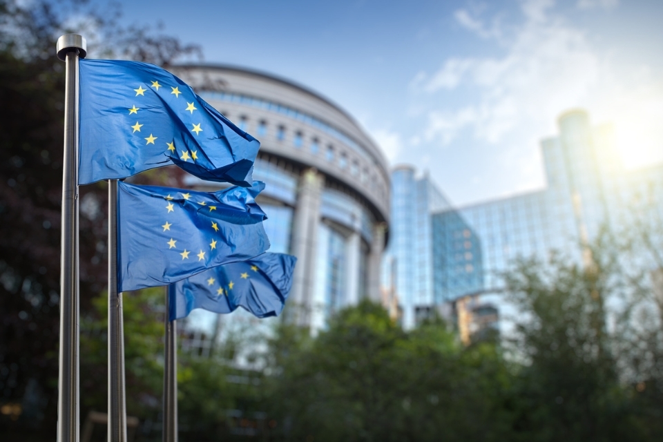 دول الاتحاد الأوروبي : فرض رسوم انتقامية بنسبة 30% على السلع الأمريكية