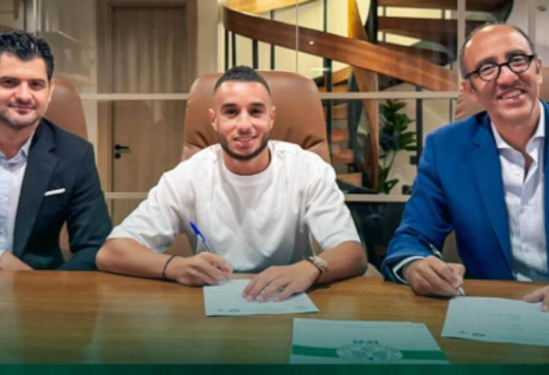 الرجاء المغربي يتعاقد مع اللاعب بلال ولد الشيخ