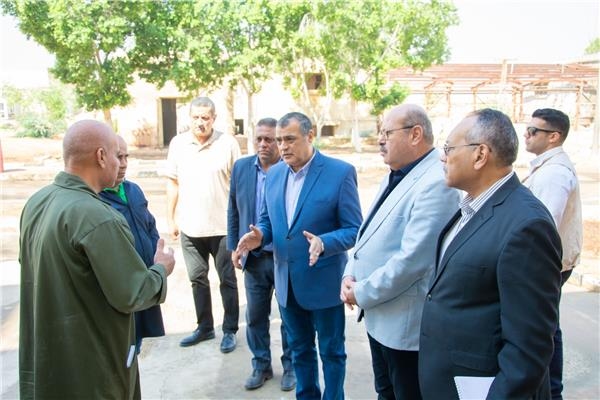 وزير الإنتاج الحربي يتفقد خطوط الإنتاج بشركة هليوبوليس للصناعات الكيماوية