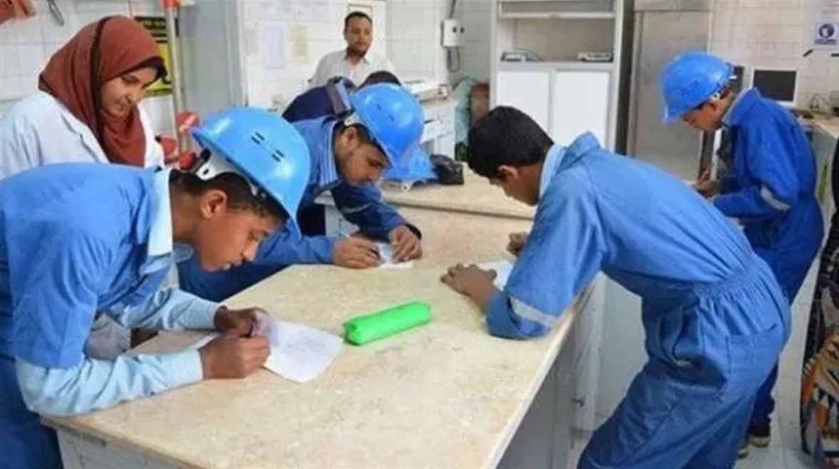 يا أبو العيال.. داخل ابنك مدارس البترول بعد الإعدادية وبلاها دوشة الثانوية