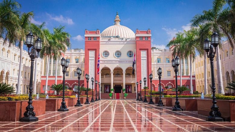 جبنالك الكليات المتاحة في جامعة القاهرة الأهلية.. الطب بـ155 ألف جنيه