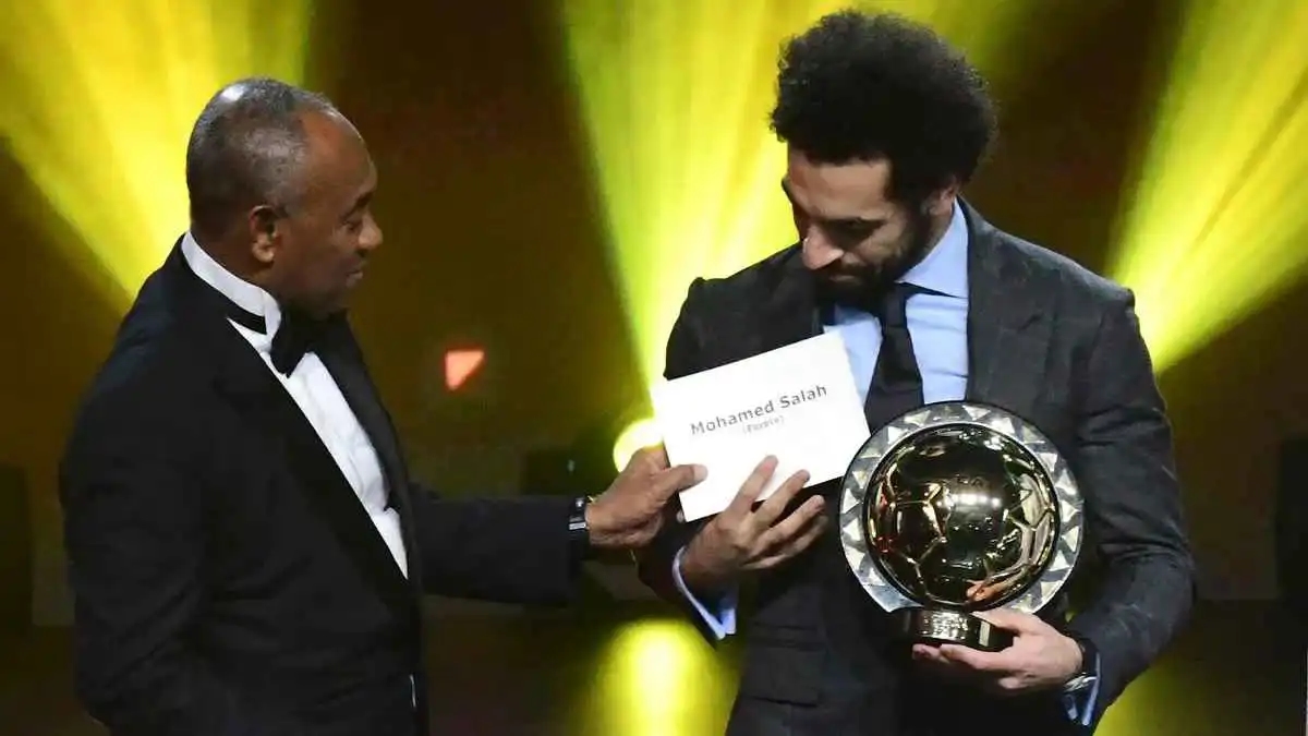 'محمد صلاح' يختار أفضل 4 لاعبين أفارقة ويؤكد: أنا رقم واحد