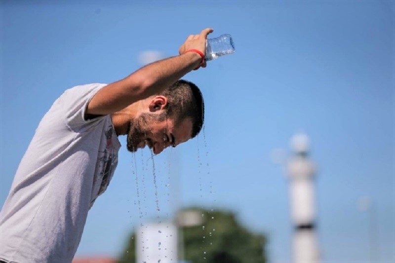 الجو بكرة عامل كمين للمواطنين.. صلي الجمعة داخل المسجد وبلاش برا
