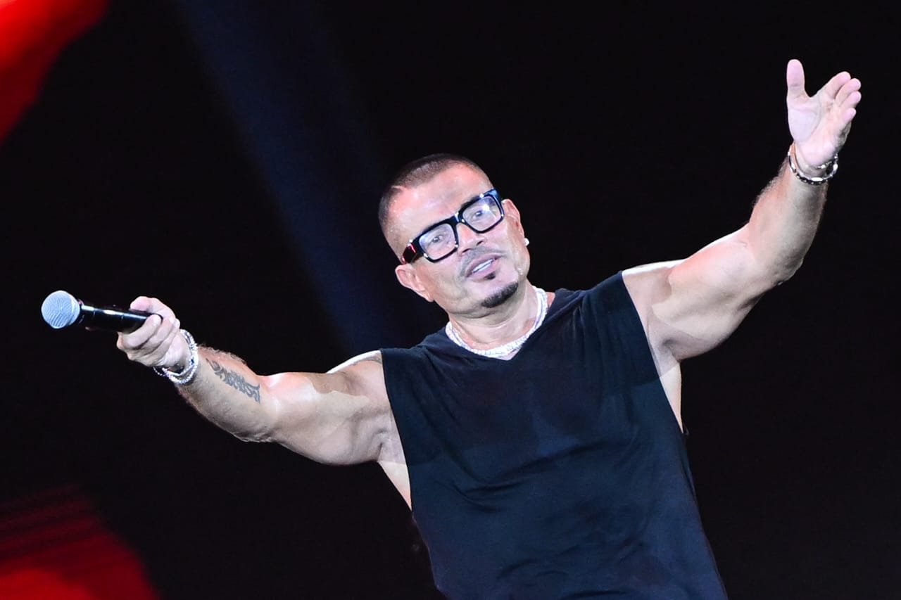 عمرو دياب يحقق أعلى حضور جماهيري في مهرجان العلمين : الهضبة واحد بس