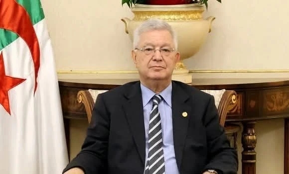 ناصري يعزي عائلات ضحايا حادث تحطم الطائرة بجيجل