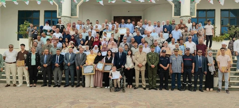 حفل بهيج على شرف 59 متفوقا في "الباك" و" البيام" ببلعباس ..مكافآت مالية للمكرّمين