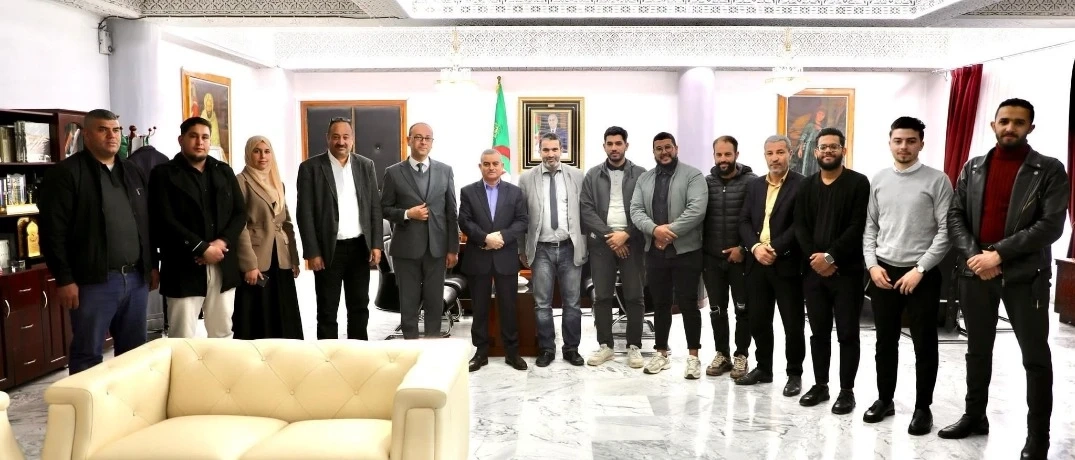 الطبعة الأولى لفضاء المقاول الجامعي ... والي مستغانم احمد بودوح يستقبل الطلبة حاملي المشاريع