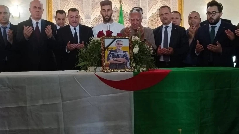 في حضور وزير ي النقل والاشغال العمومية:جثمان النقيب صهيب غلاي يوارى الثرى بمقبرة "الشيخ السنوسي" بتلمسان