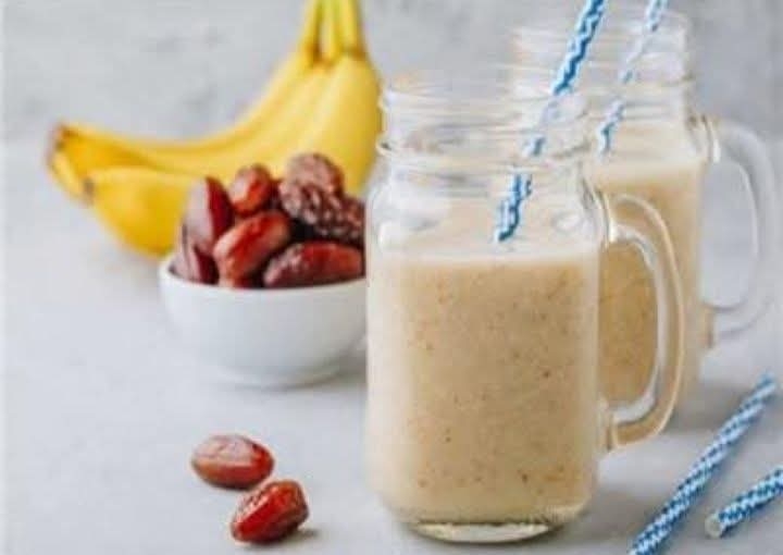 مشروب الطاقة سموزي الموز بالتمر