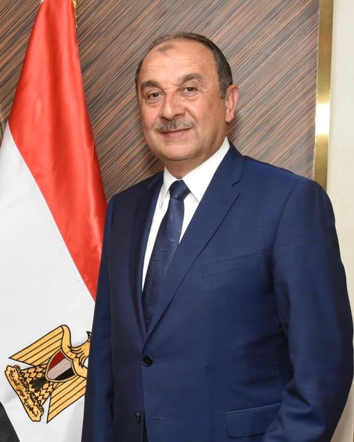 وزير قطاع الأعمال العام يتابع تنفيذ مشروعات شركات القابضة للتشييد