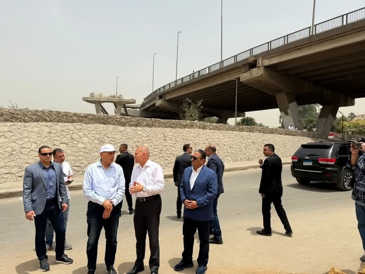 رئيس الوزراء يتابع سير الأعمال بمحيط منطقة السيدة عائشة