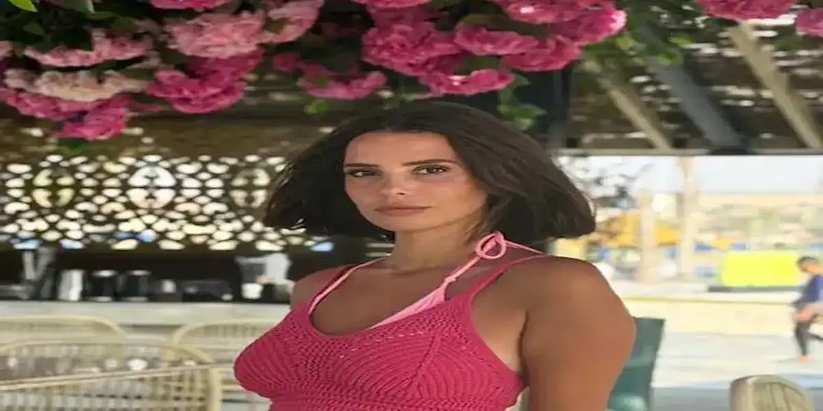 إيمان العاصي تتصدر التريند بسبب إطلالة جريئة بمايوه فوشيا