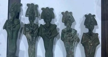 جمارك نويبع تضبط محاولة تهريب كمية من القطع والعملات الأثرية المتنوعة