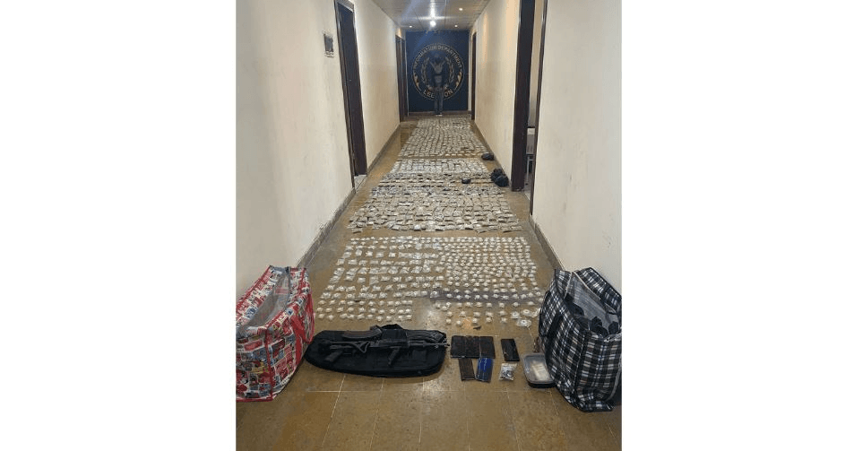 قوى الامن: توقيف شخص يخزن المخدرات داخل منزله ويوزّعها على المروّجين وضبط كمية منها