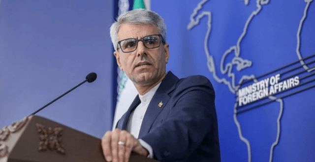 طهران تتهم غروسي بإعطاء إسرائيل «الذريعة»… وتحذر واشنطن من التدخل