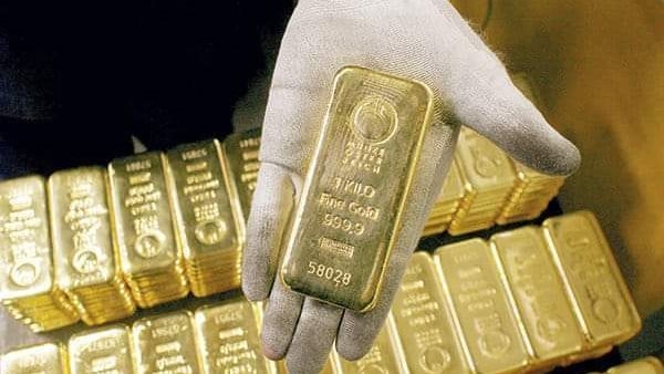 سعر الذهب يهبط في المعاملات الفورية… كم بلغ؟