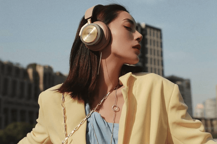 12 editor-approved podcasts to tune into this weekend