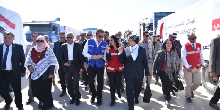 Health Minister visits injured Palestinians in Egypt for treatment