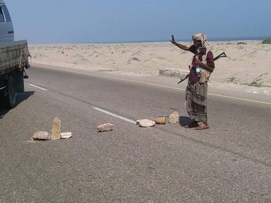 Tribesmen block main road linking Shabwa with Aden in Abyan