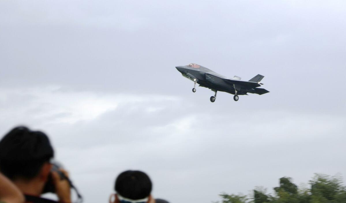 Japan begins deploying F-35B jets, eyes carrier operations