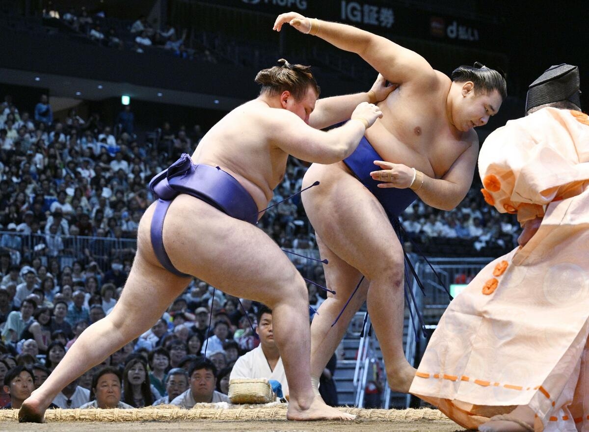 Sumo: Ukrainian starlet Aonishiki continues breakout run in Nagoya