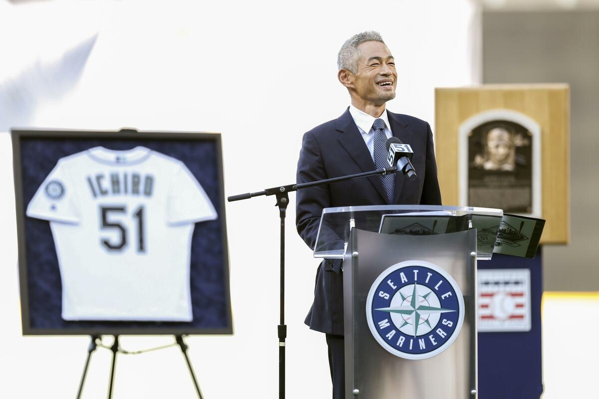 Baseball: Ichiro pays fans, Johnson tribute as Mariners retire No. 51
