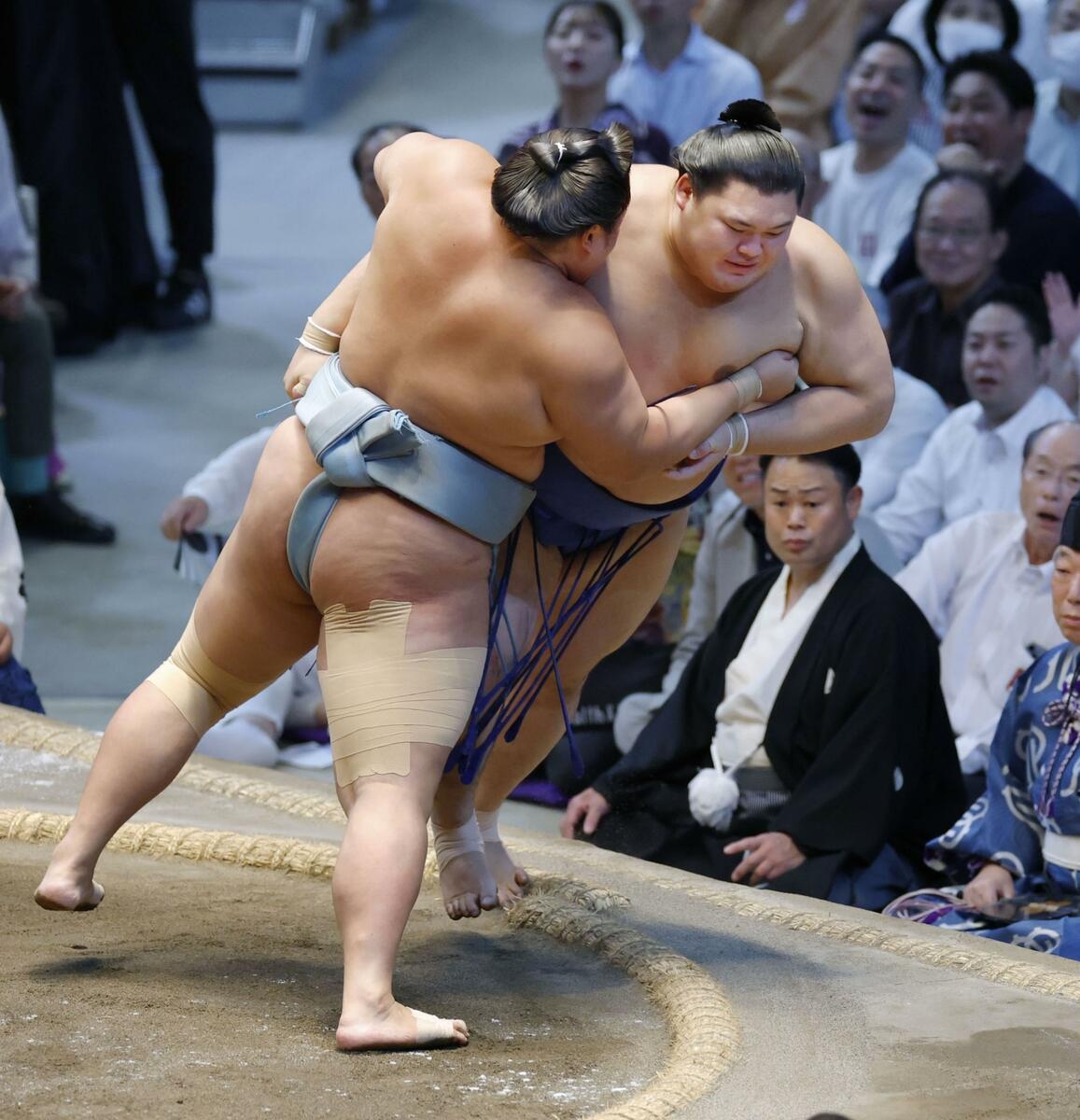 Sumo: Kotoshoho upsets Onosato, stays joint leader with Aonishiki