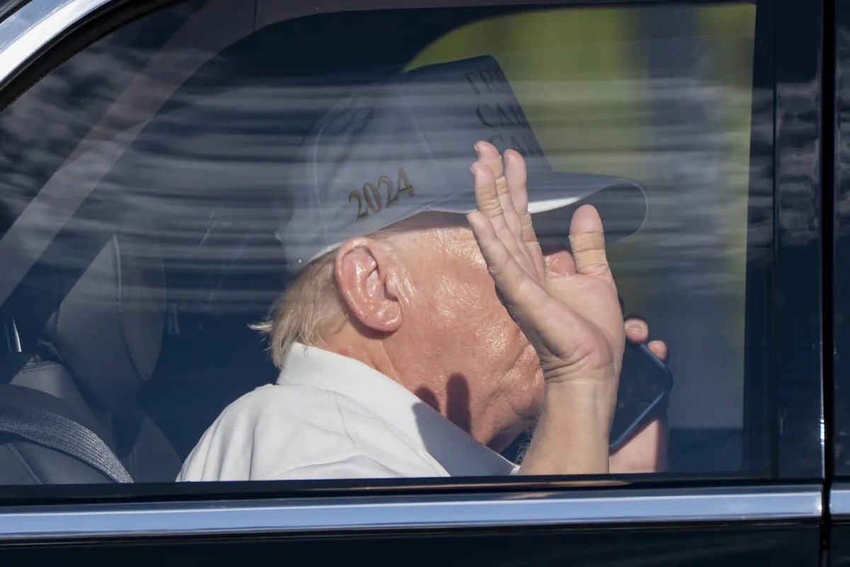 Trump Downplays 'Worrying' over Putin Rapprochement