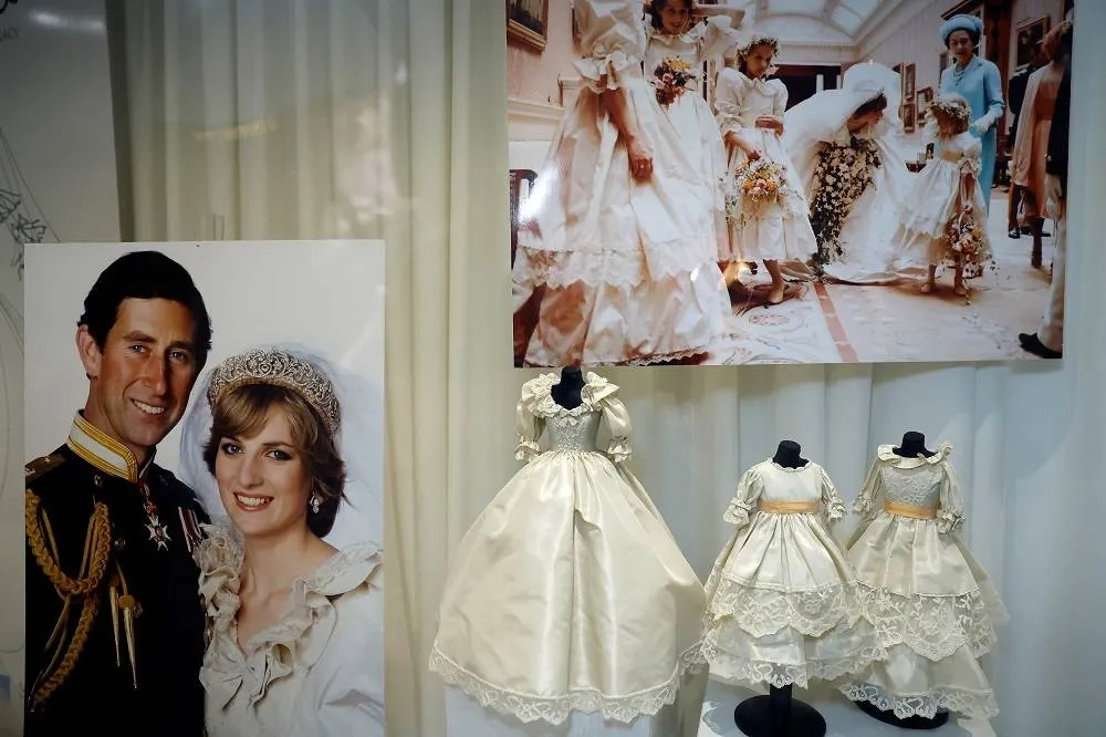 ‘Largest Princess Diana Auction' Features Frocks, Hats and Bags