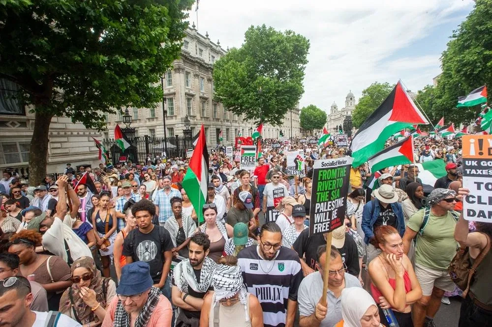Tens of Thousands of Pro-Palestinian Protesters March in London