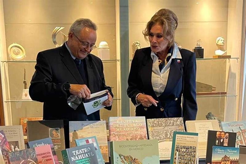Mexico donates books on its heritage to Bibliotheca Alexandrina - City Lights - Life & Style