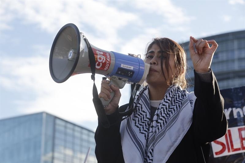 Israel refuses entry to 2 EU lawmakers and accuses 1 of promoting boycotts of it - War on Gaza