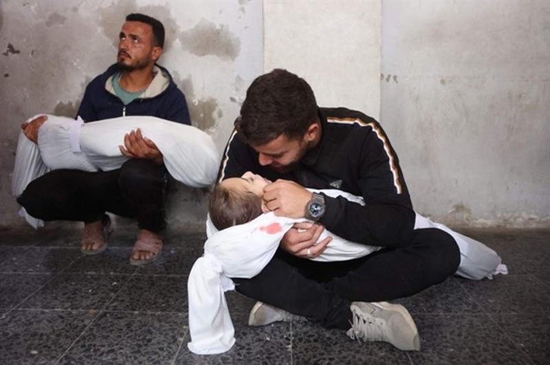 Israeli strike on media tent kills Palestinian journalist, wounds 6 reporters
