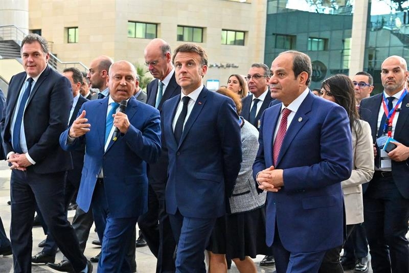 Egypt, France leaders tour Adly Mansour central station - Foreign Affairs