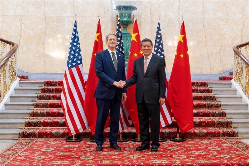 Hopes rise as US and China hold second day of trade talks - International