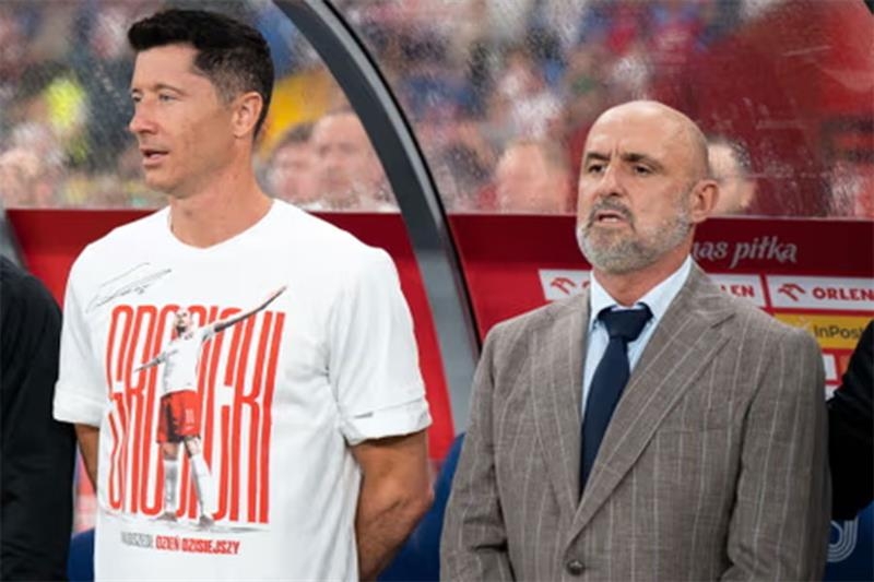 Poland coach quits after Lewandowski boycott and World Cup qualifier loss - World