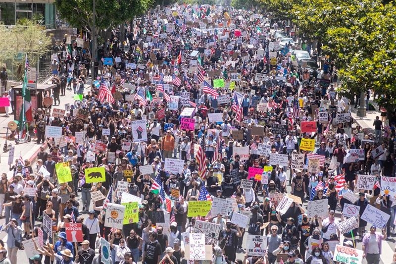 In Photos: Anti-Trump demonstrators crowd streets, parks and plazas across the US - Region