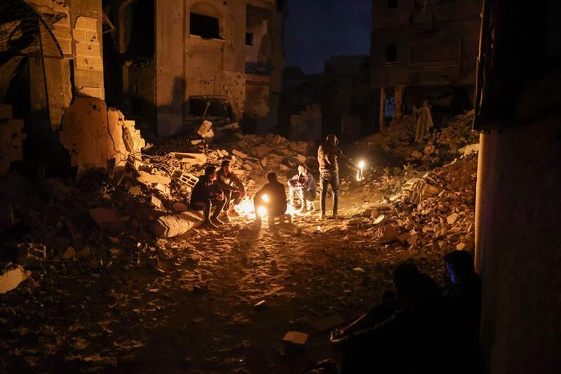 Israeli army kills, wounds dozens of Palestinians seeking food assistance in Gaza - War on Gaza